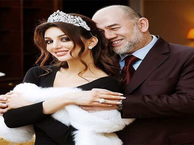 ملك ماليزيا السابق يطلق ملكة جمال روسيا بعد أيام من ولادتها
